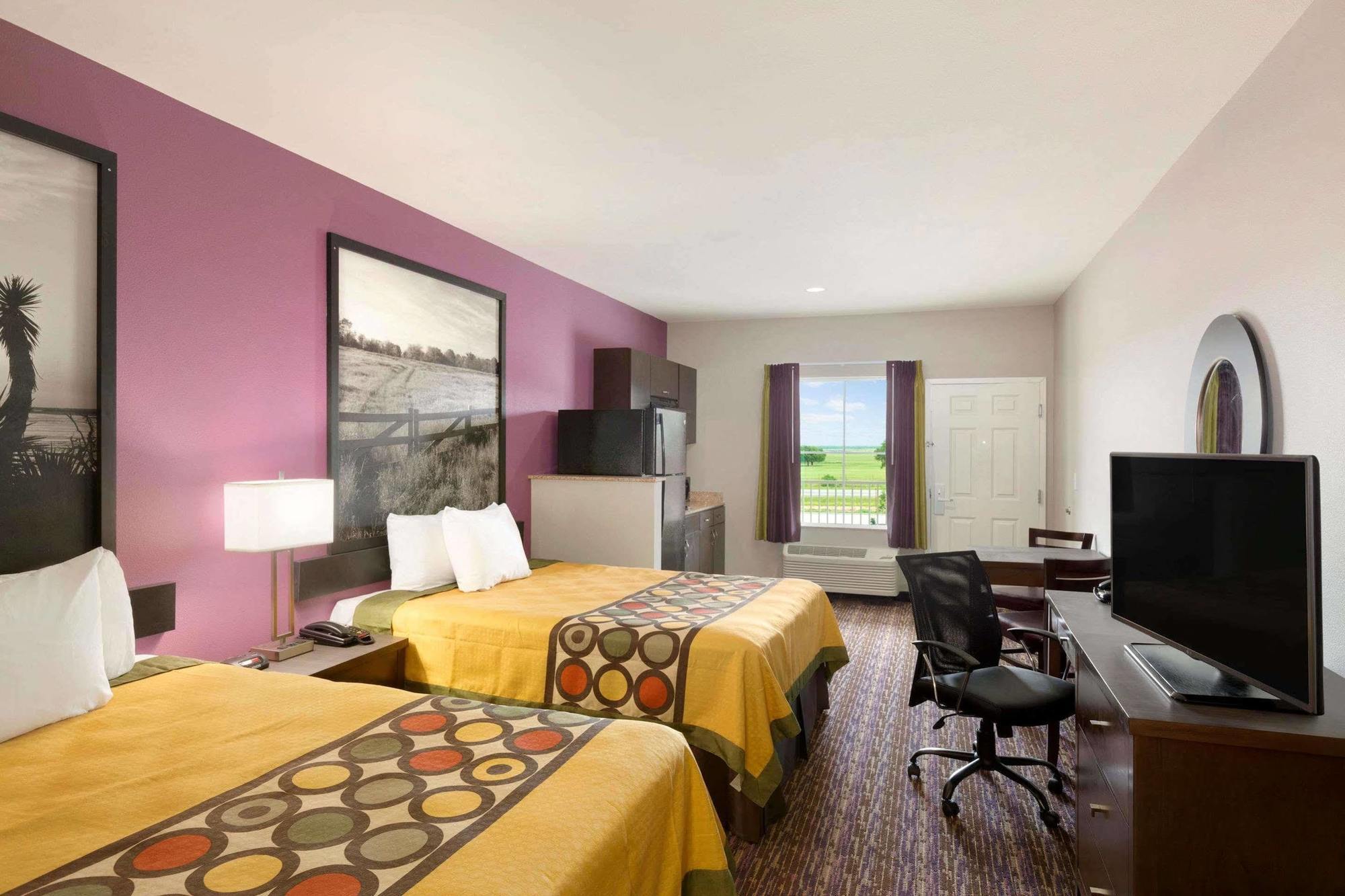 Super 8 By Wyndham Carrizo Springs